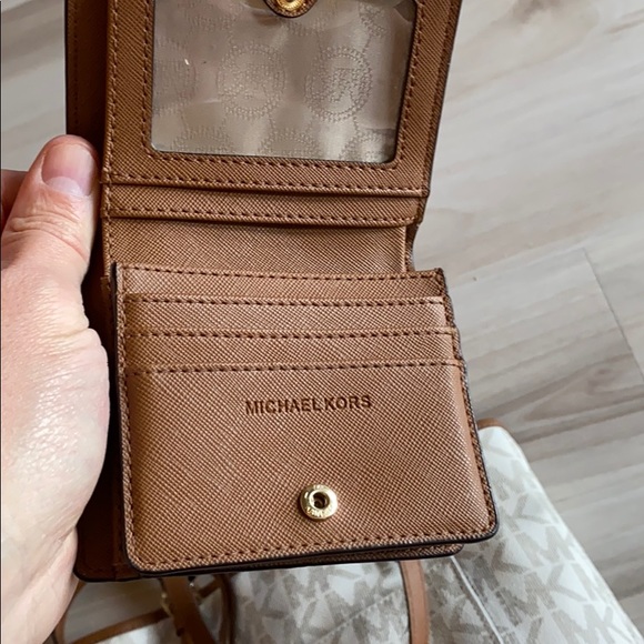 MIchael Kors bag and wallet - Picture 4 of 4